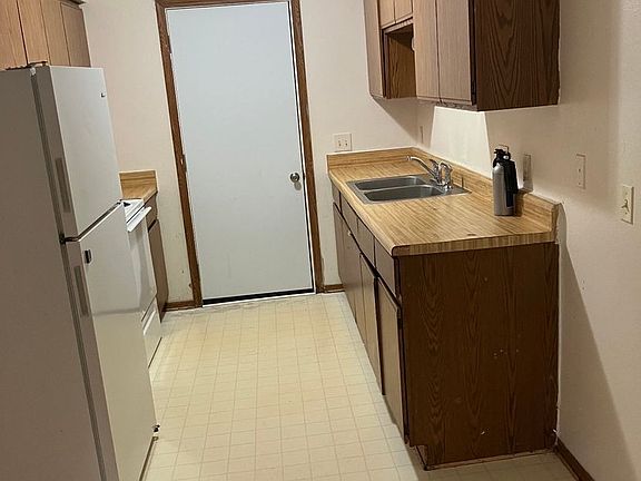 4th image of 602 W Main St #8