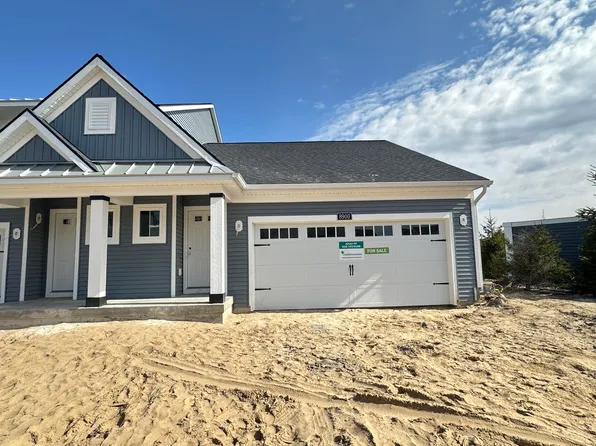 8900 Dalton Ln, Jenison, MI 49428