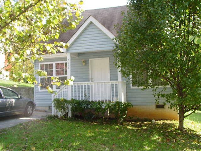 1st image of 2616 Vucrest Ave