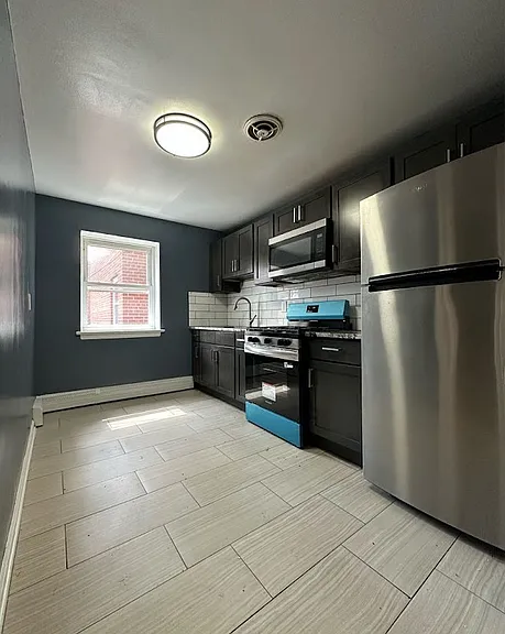 128 E7th St #309 — Photo 1