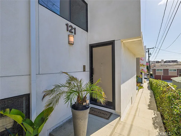 121 E Walnut Ave — Photo 4