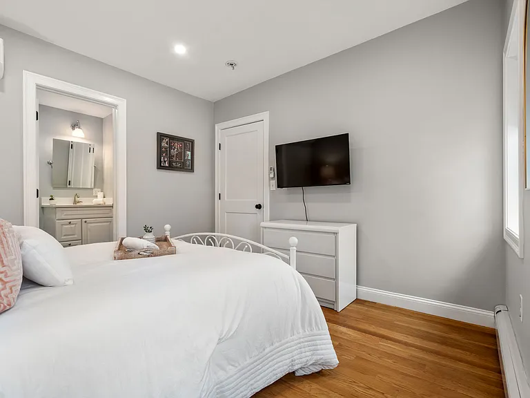 510 Medford St #1 — Photo 12