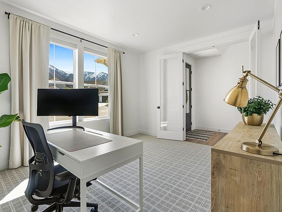 5th image of 686 W Eaglecrest Cir