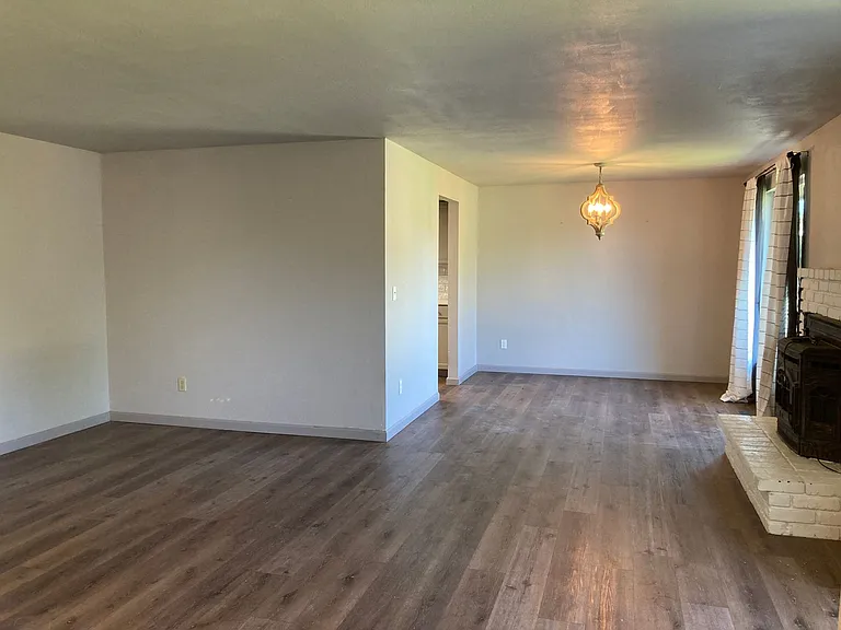 1309 Woodbury St — Photo 6