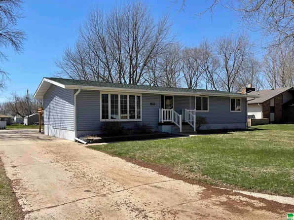 1128 Oneida St, Storm Lake, IA 50588