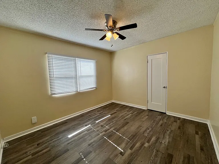 Large Downstairs One Bedroom One Bath! — Photo 14