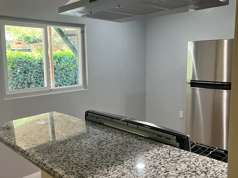 1391 N Altadena Dr #B — Photo 2