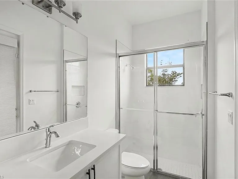 12762 Woodbury Dr — Photo 9