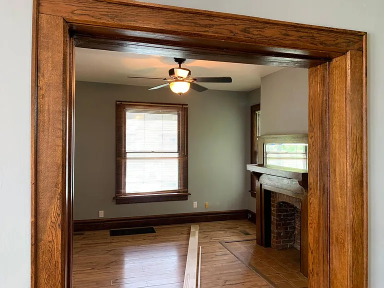 379 E Tompkins St — Photo 9