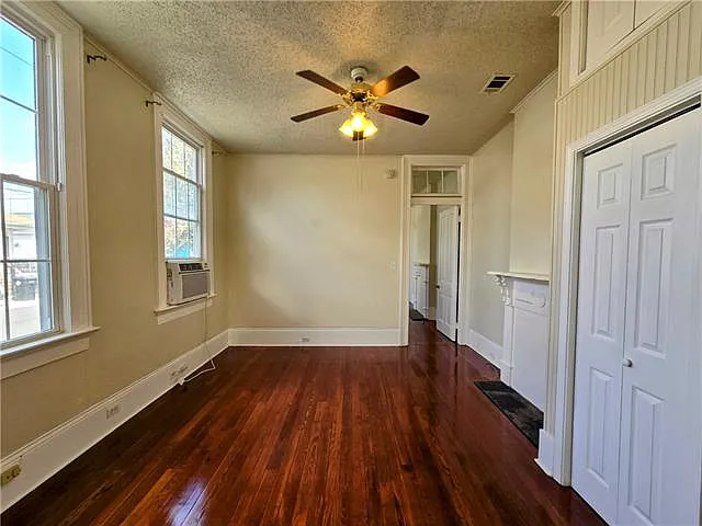2931 Baronne St — Photo 6