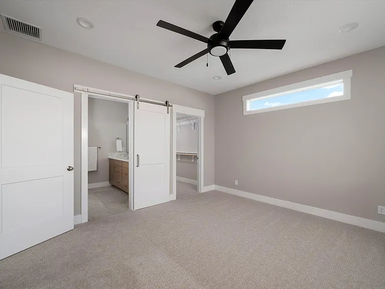 2720 S Beech St — Photo 24