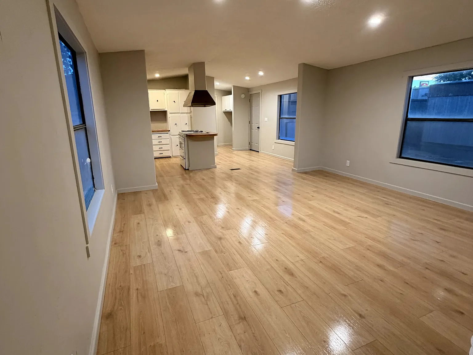 1216 W Aztec Blvd — Photo 2