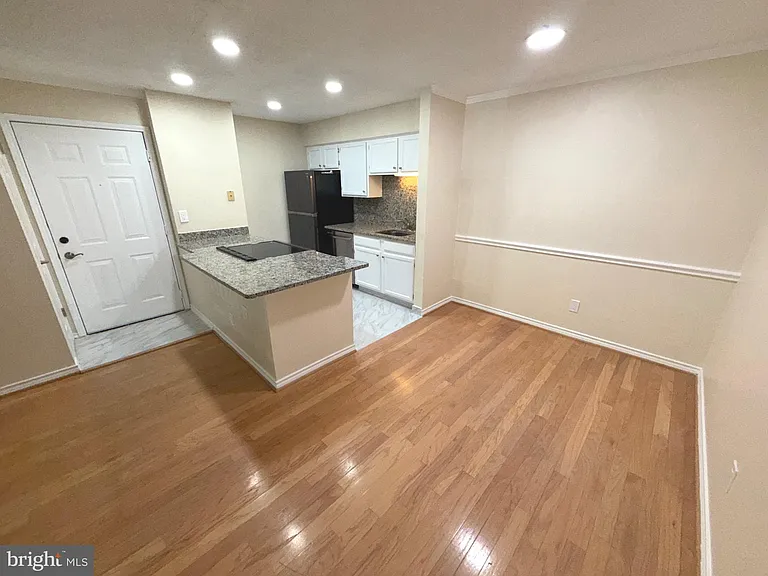 1534 Lincoln Way #204 — Photo 7