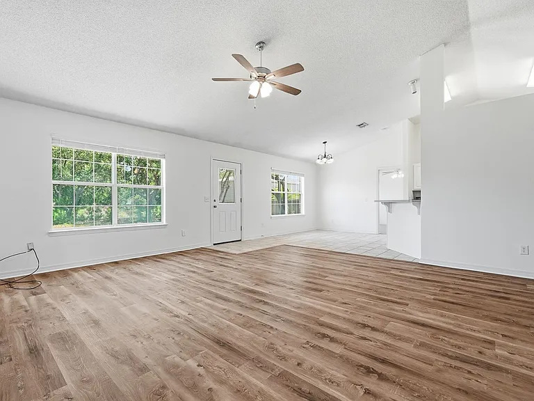 2030 Hawthorne Dr — Photo 6