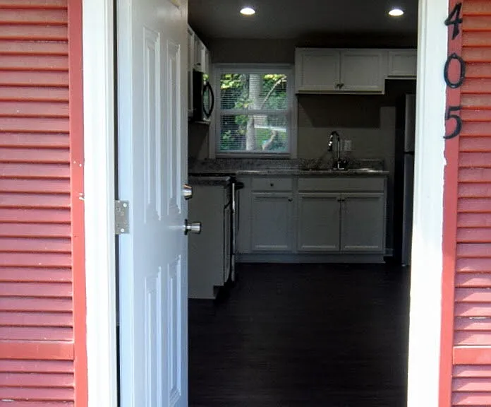 405 Andrews Rd — Photo 2