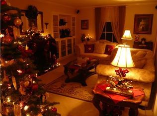 1231 Flanders Rd, La Canada Flintridge, CA 91011