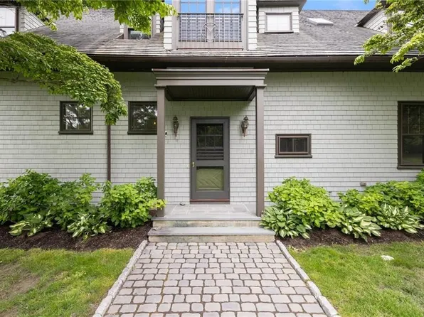 33 Beacon Hill Rd, Newport, RI 02840