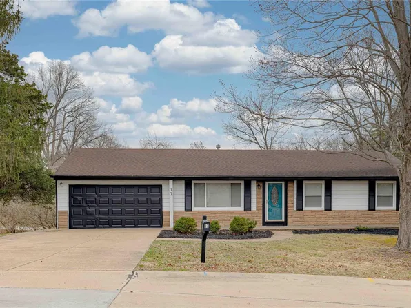 17 Shireford Ln, Saint Louis, MO 63135