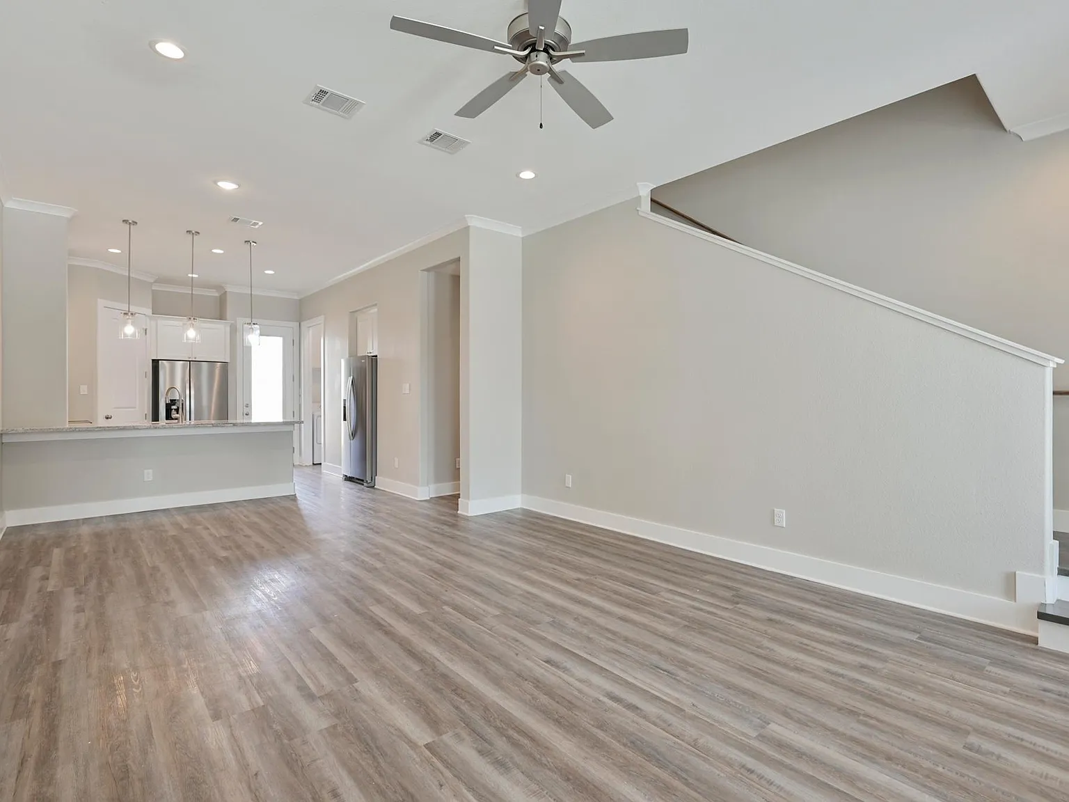 6 bed, 6.5 bath, 3033 sqft, $7,200 — Photo 4