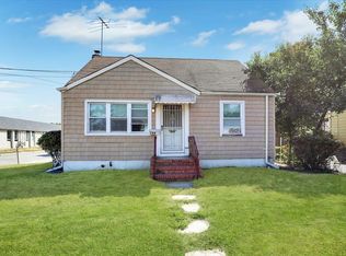 166 S 12th St, Lindenhurst, NY 11757