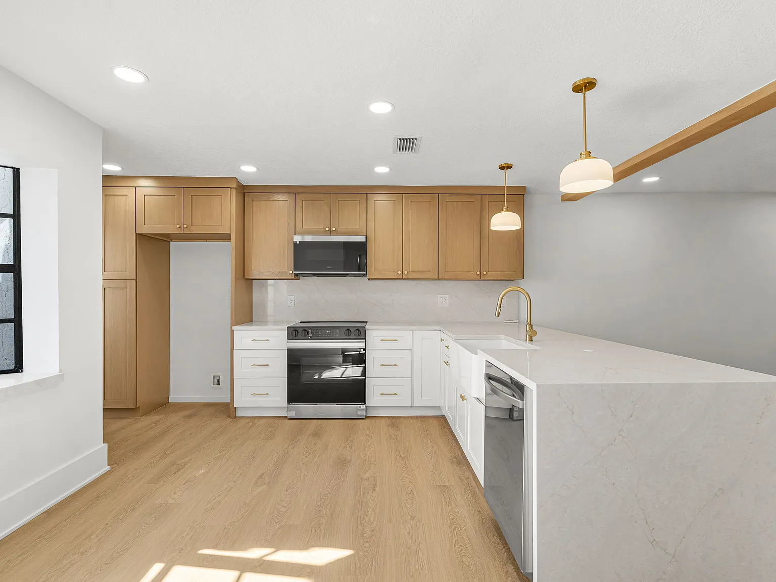 4 bed, 2300 sqft, $4,000 — Photo 4