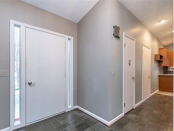 4th image of 12 Olde Orchard Ln
