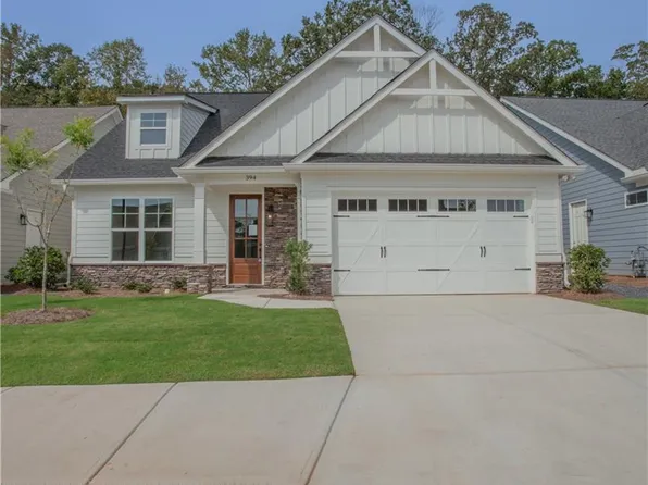 394 Maple View Dr, Carrollton, GA 30117