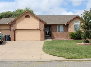 4117 N Edinburg Cir, Wichita, KS 67220