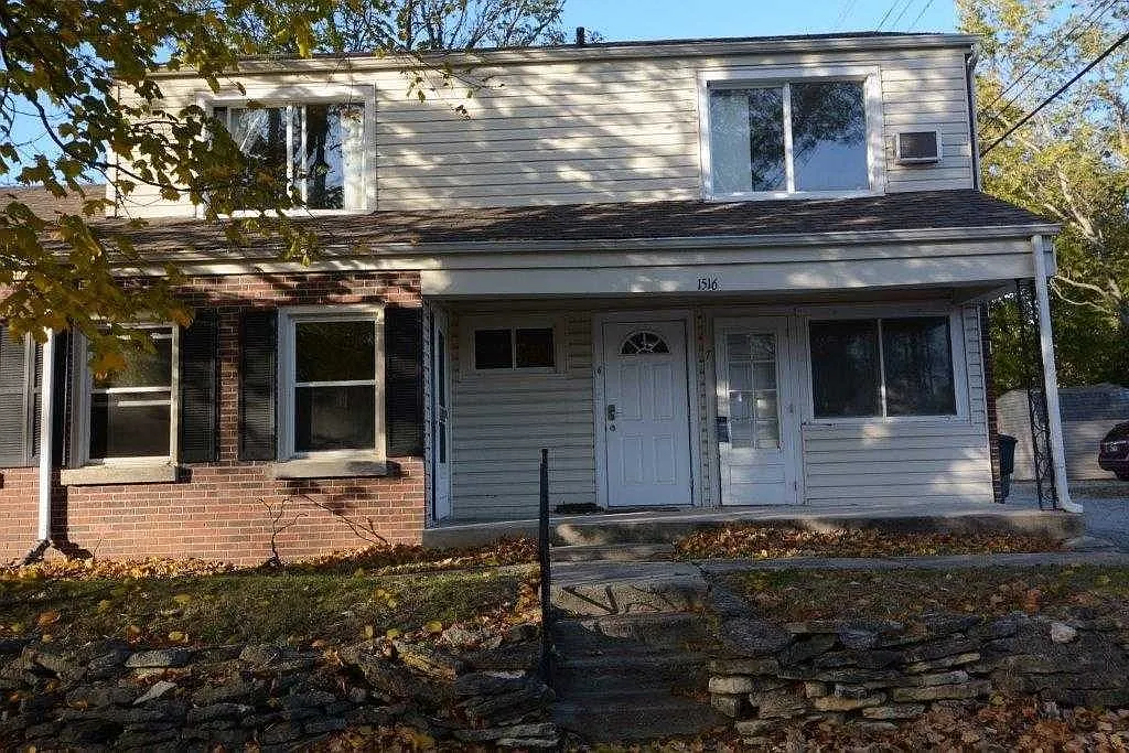 1520 W Main St — Photo 1