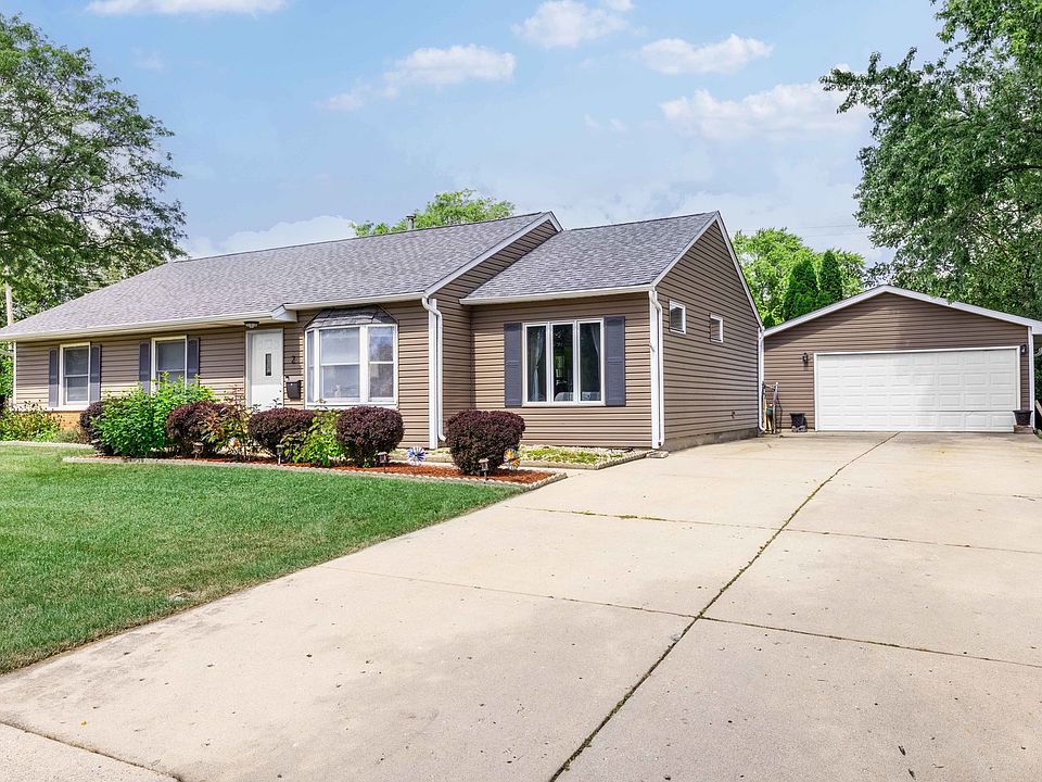 1st image of 2 E Briarwood Dr