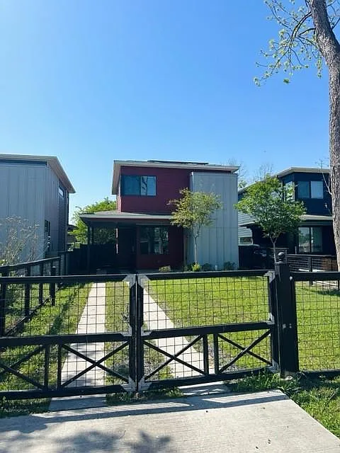 3 bed, 1.5 bath, 1180 sqft, $1,800 — Photo 2