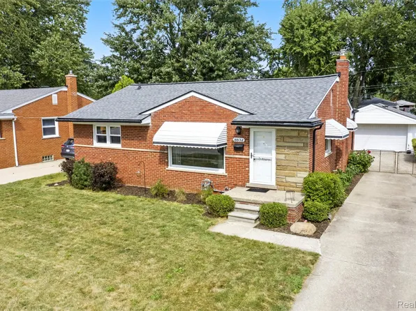 8832 Hillcrest St, Livonia, MI 48150