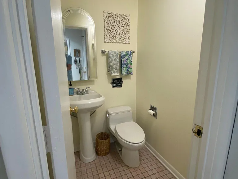 2828 N Burling St #405 — Photo 13