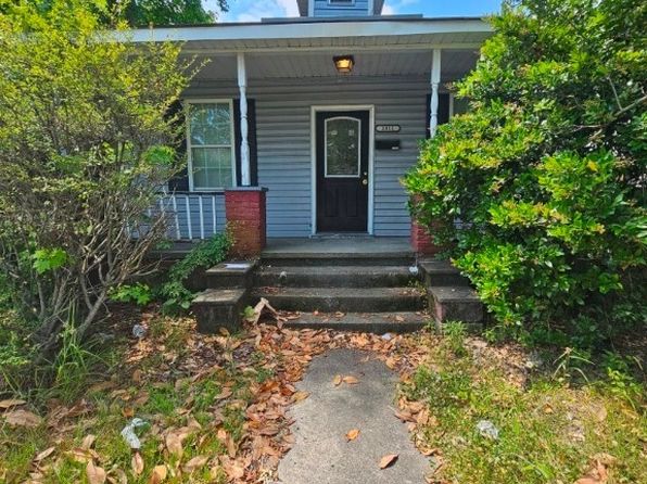 1011 W Victory Dr, Savannah, GA 31405
