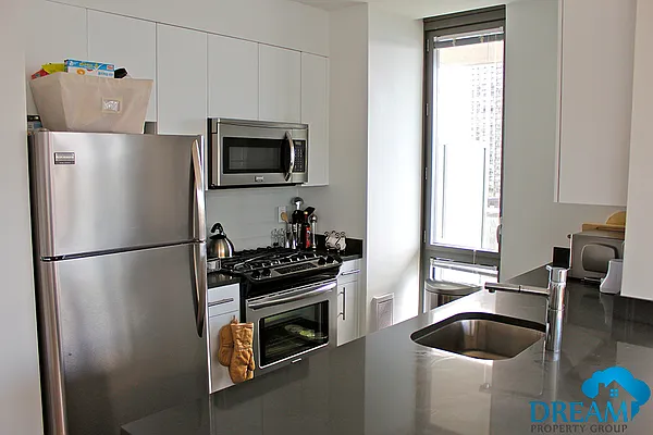 Rented by Dream Property Group LLC | media 2