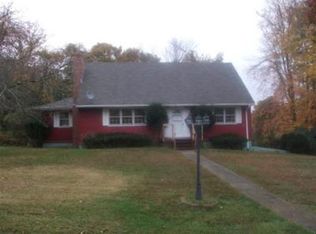 14 Larry St, Norwich, CT 06360