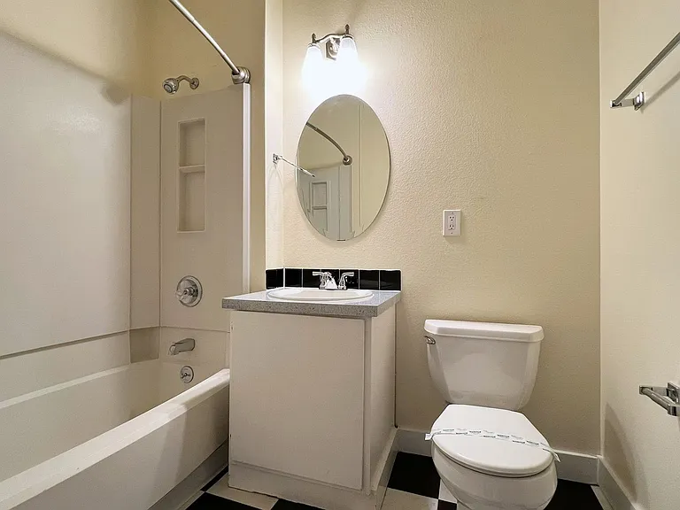 Marcella Apartments — Photo 39