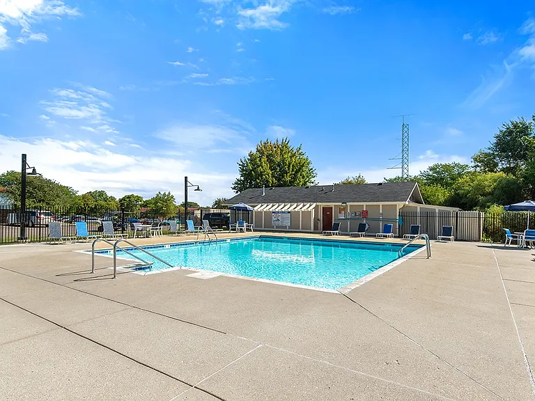 Wood Creek Apartments — Photo 45
