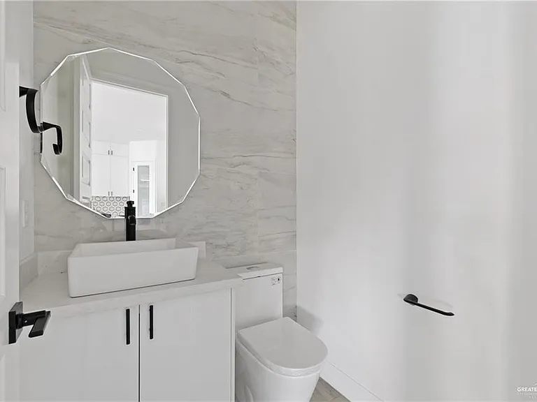 3816 Zimmerus Ave — Photo 10