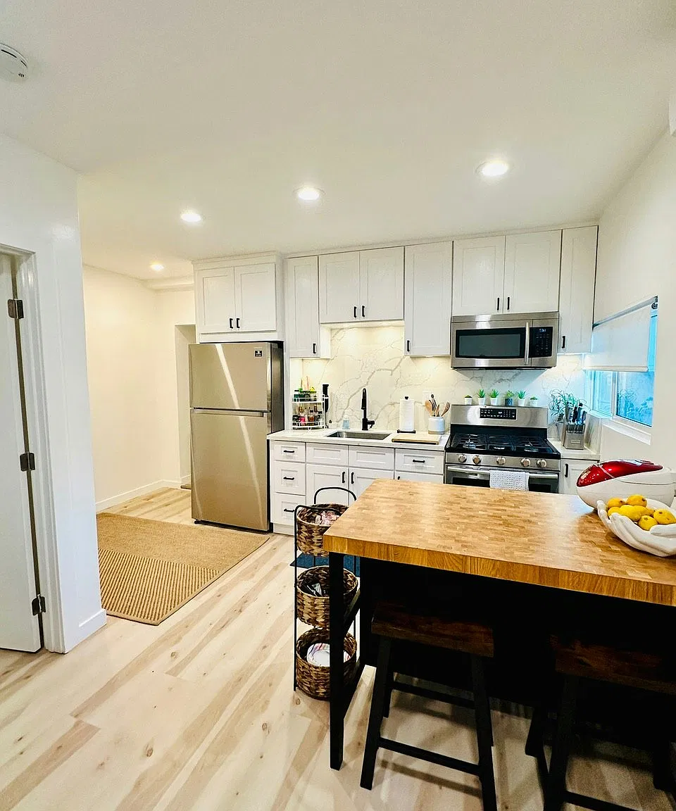 732 Ventura Place, Unit 10 — Photo 3
