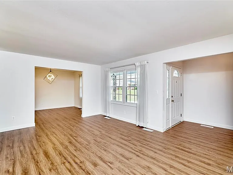 415 Trail Grove Ct — Photo 8
