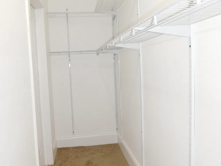 725 Washington St — Photo 6