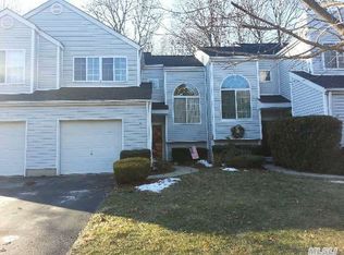 11 Elaine Pl, Islandia, NY 11749