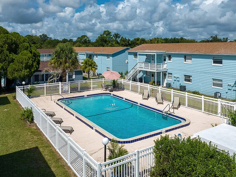 Manatee Bay Apartments — Photo 51