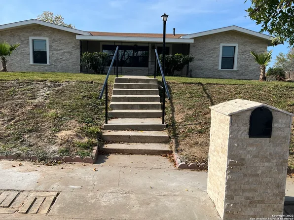 400 S 9th St, Carrizo Springs, TX 78834