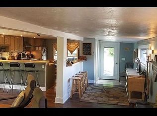 2 Millers Dr, Oakdale, PA 15071