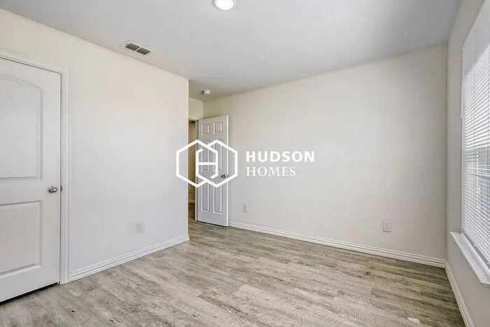2912 Emma Ln — Photo 11