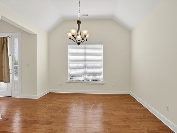 4th image of 1379 Raindrop Dr