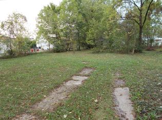 315 Flora Ave, Flora, IL 62839