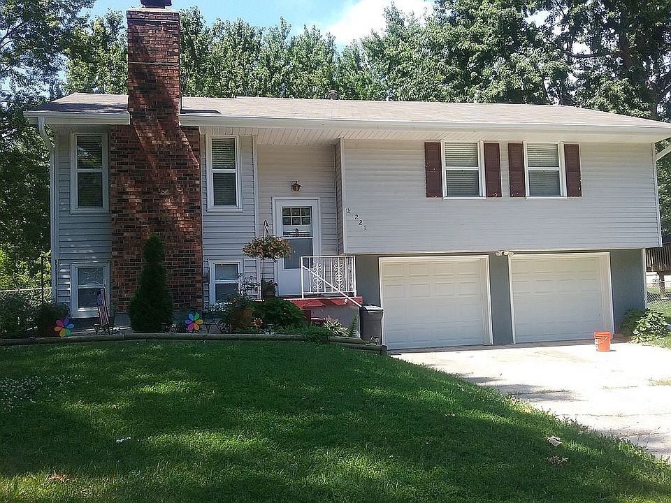 1st image of 221 NE 1st St